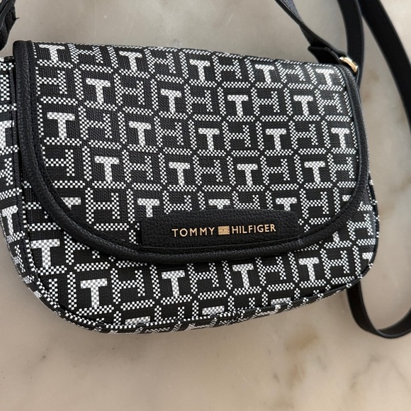 Tommy Hilfiger Monogram Black Gray and White Crossbody Shoulder Bag NWOT - Picture 14 of 14